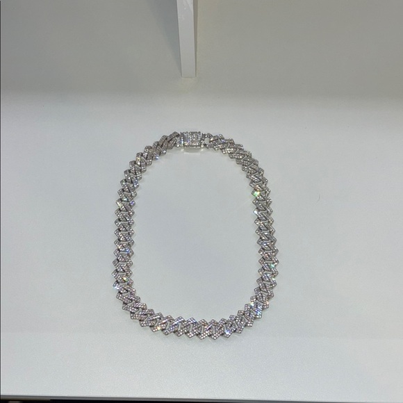Elegant Silver Crystal Necklace - Picture 1 of 1